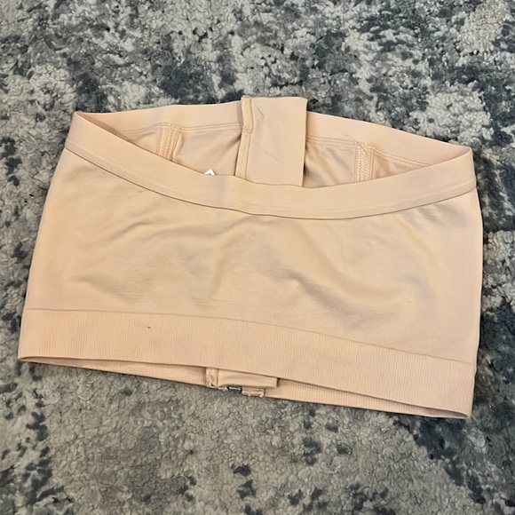 Medela 3 in 1 Pumping and Nursing Bra, Hands Free Pumping Bustier - Picture 2 of 3